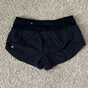 LULULEMON black low waisted speed-up shorts 2.5 inseam